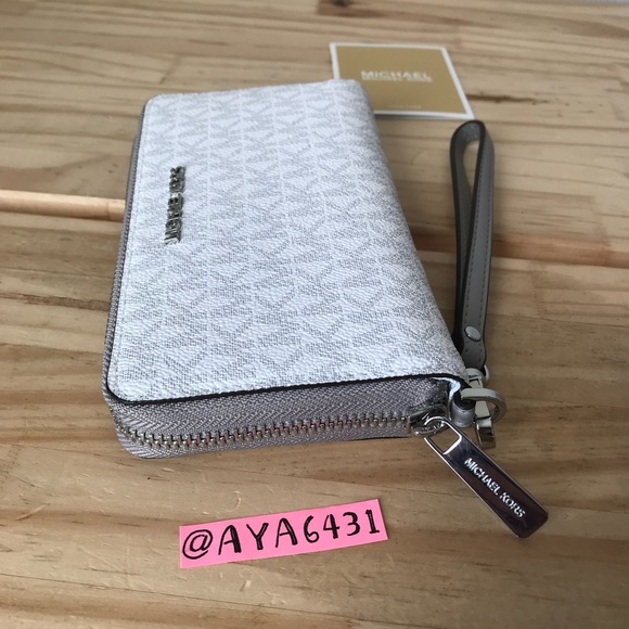 Michael Kors wallet🎈🎈 - Picture 3 of 7